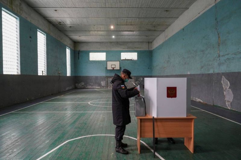 Les Russes aux urnes pour les législatives, victoire attendue du parti de Poutine