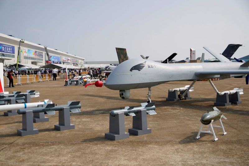 Drones, avion de guerre électronique : la Chine expose ses nouvelles armes