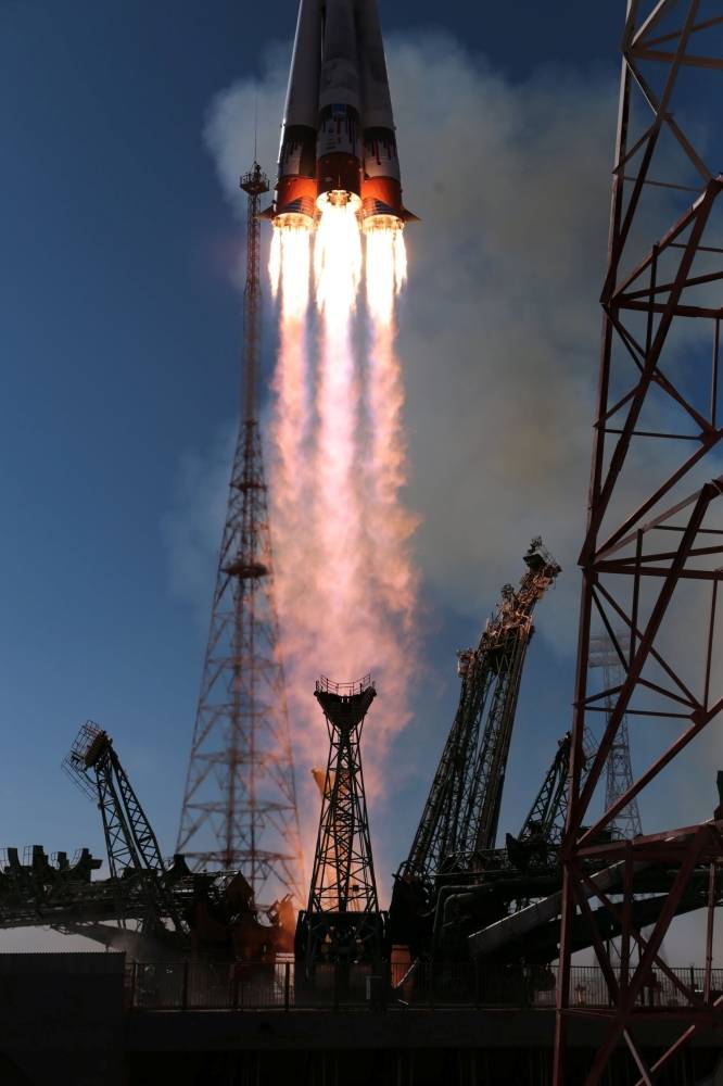 Une équipe russe arrive à l'ISS pour tourner le premier film en orbite