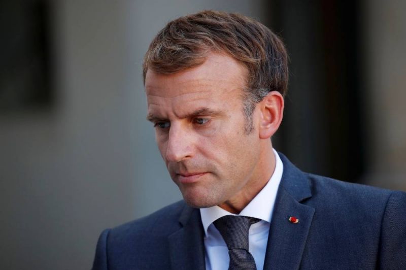 Enquête contre un photographe pour une photo d'Emmanuel Macron en maillot de bain