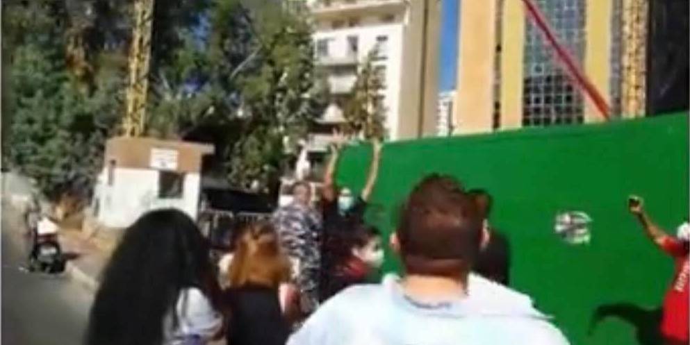 Manifestation contre la convocation par la SG du réalisateur d'une pièce de théâtre