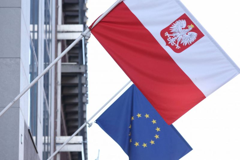 Varsovie dit vouloir rester dans l'UE, face à une vague de critiques