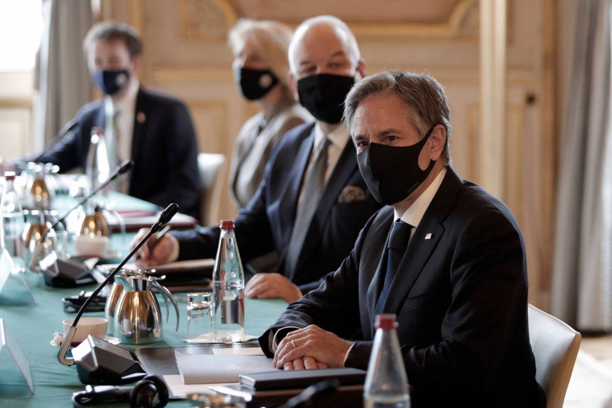 Retrouvailles sans effusions pour Blinken à Paris après la crise franco-américaine