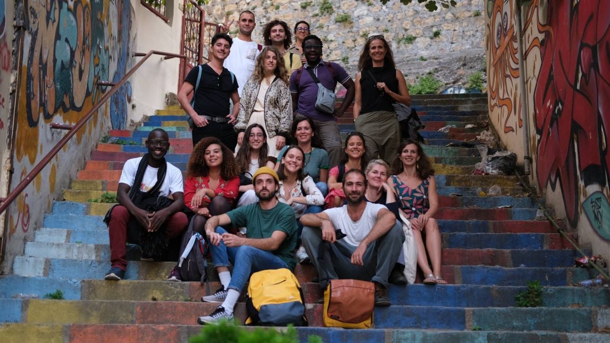 Quand des artistes du monde entier se retrouvent dans une vieille maison, à Hammana