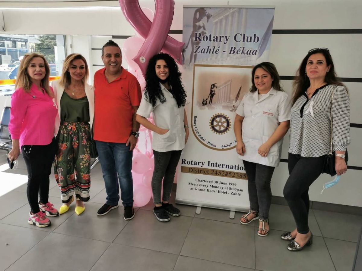 Campagne de prévention contre le cancer du sein du club Rotary à Zahlé