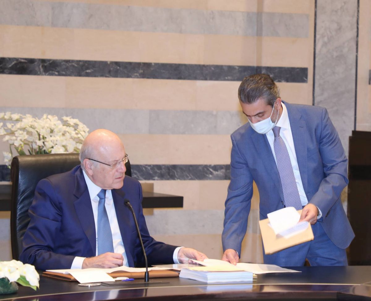 IMF negotiations, long-delayed ration cards are unexpected talking points during cabinet’s second meeting IMF negotiations, long-delayed ration cards are unexpected talking points during cabinet’s second meeting