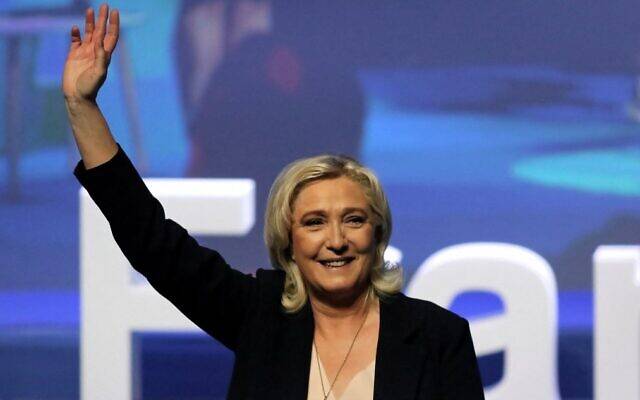 Marine Le Pen apporte son soutien au Premier ministre polonais à Bruxelles