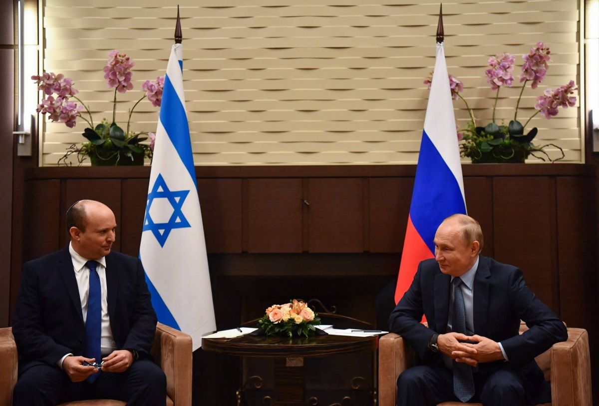 Le Premier ministre israélien en Russie pour ses premiers pourparlers avec Poutine