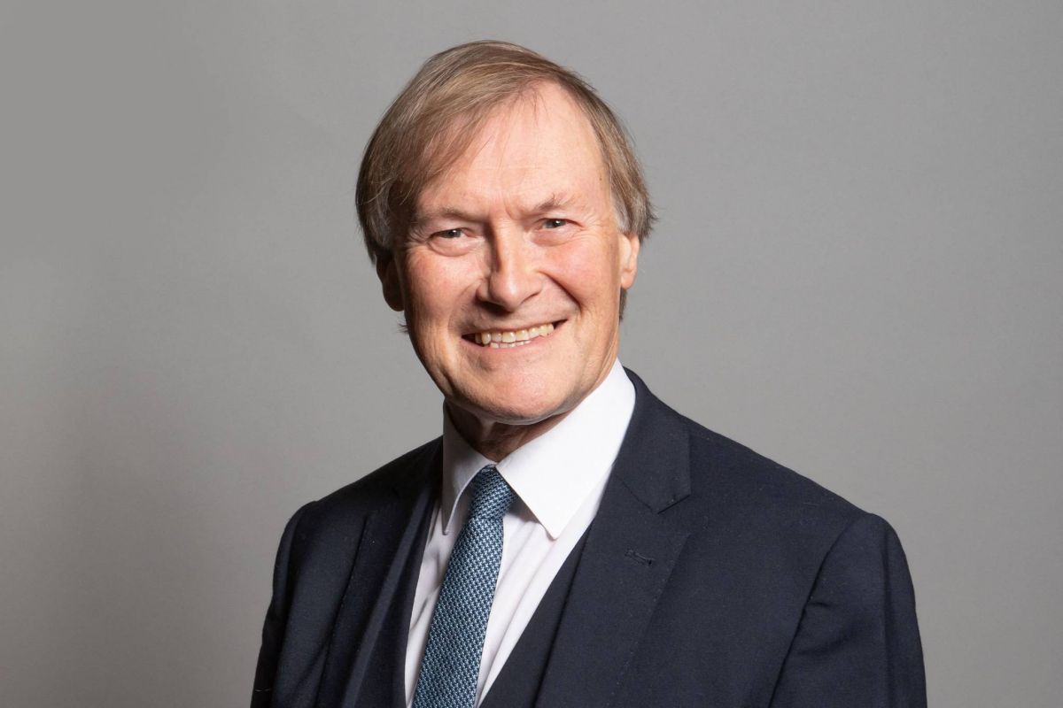 Un député britannique poignardé à mort, le pays sous le 