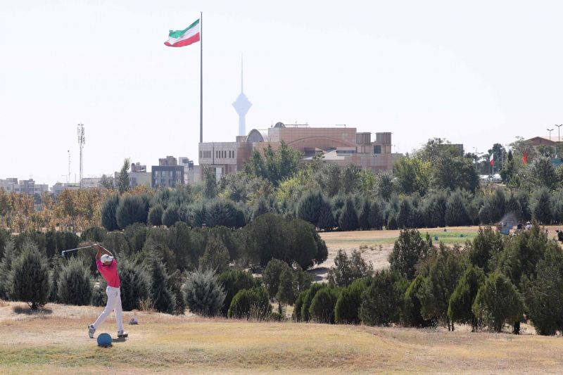 A Téhéran, le terrain de golf voit ses trous grignotés par les constructions