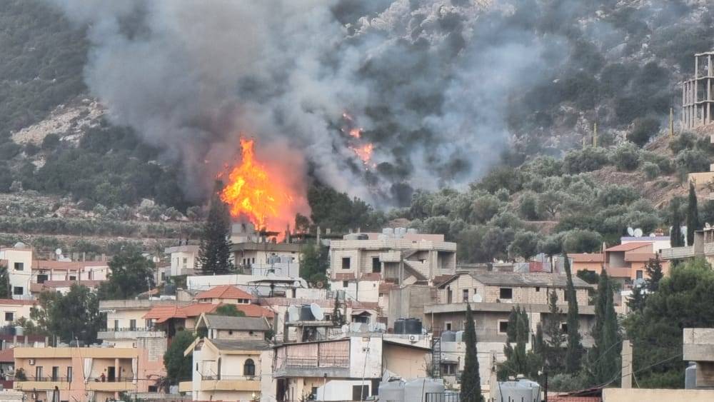 Des terrains d'herbes sèches prennent feu dans le Akkar