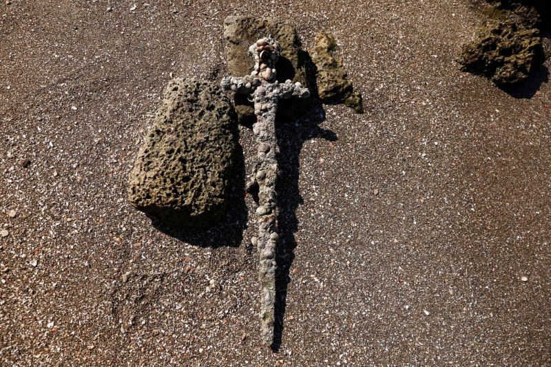 Une épée d'un Croisé vieille de 900 ans découverte par un plongeur