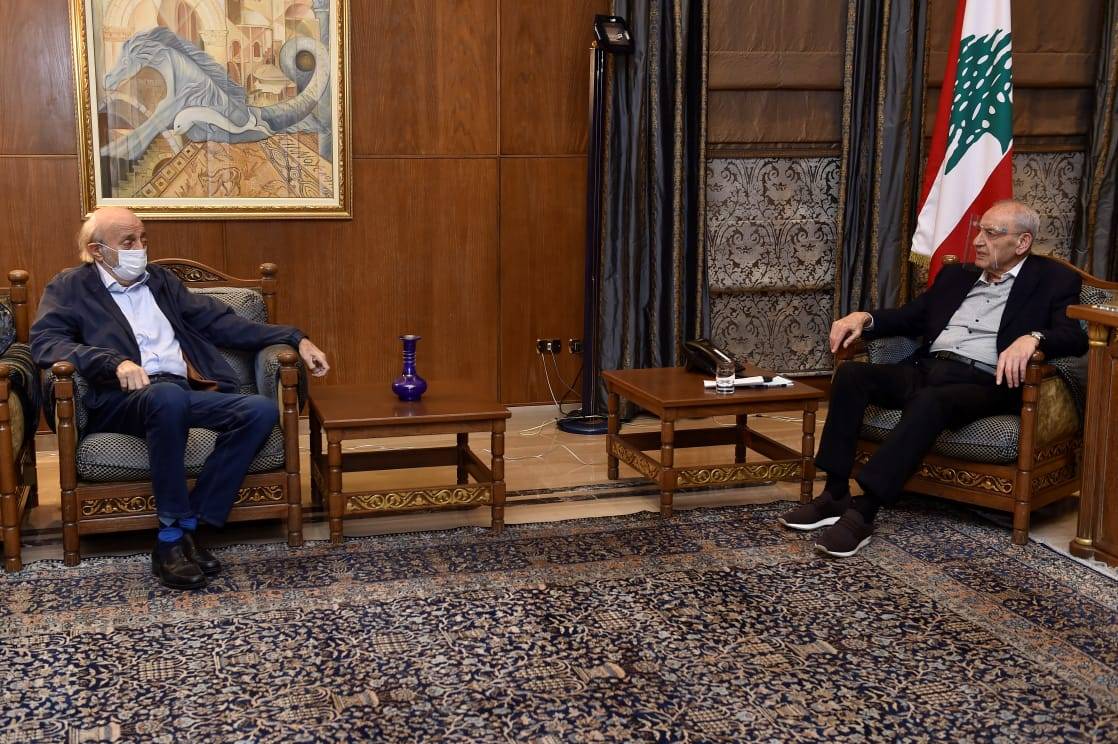 Joumblatt de Aïn el-Tiné : Il ne faut pas bloquer l'action du gouvernement
