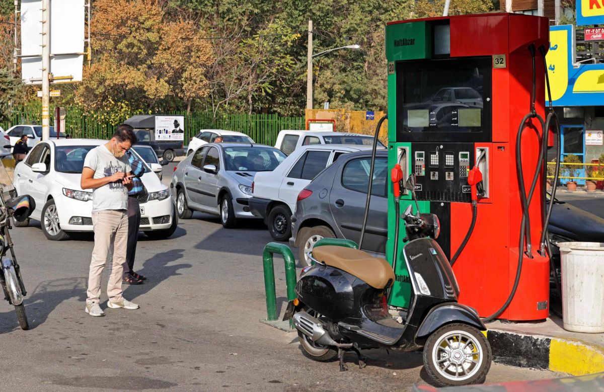Une «  cyberattaque » inédite paralyse le système de distribution de carburant en Iran