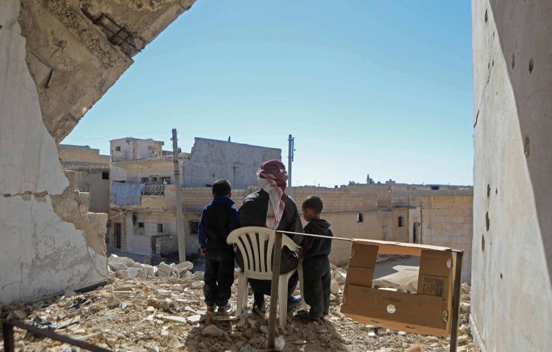 Déplacées dans leur propre ville, des familles syriennes vivent sur la ligne de front