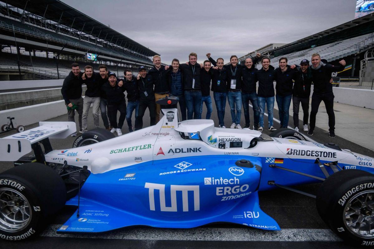 Des voitures de course autonomes entrent dans l’histoire à Indianapolis