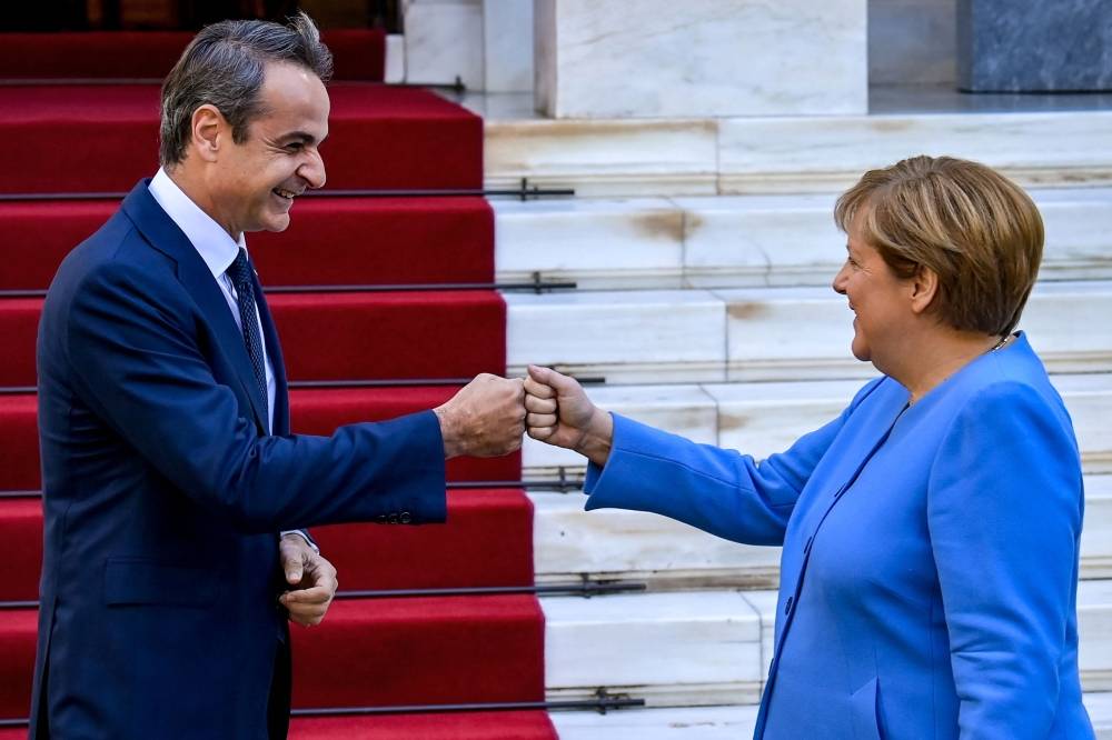 Angela Merkel reconnaît que la Grèce a payé un lourd tribut pendant la crise de la dette