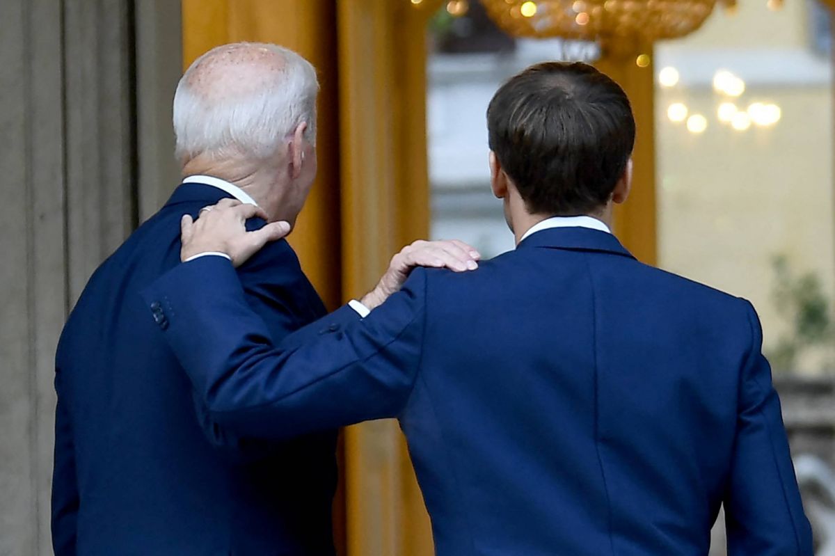Biden et Macron mettent en scène leur réconciliation à Rome