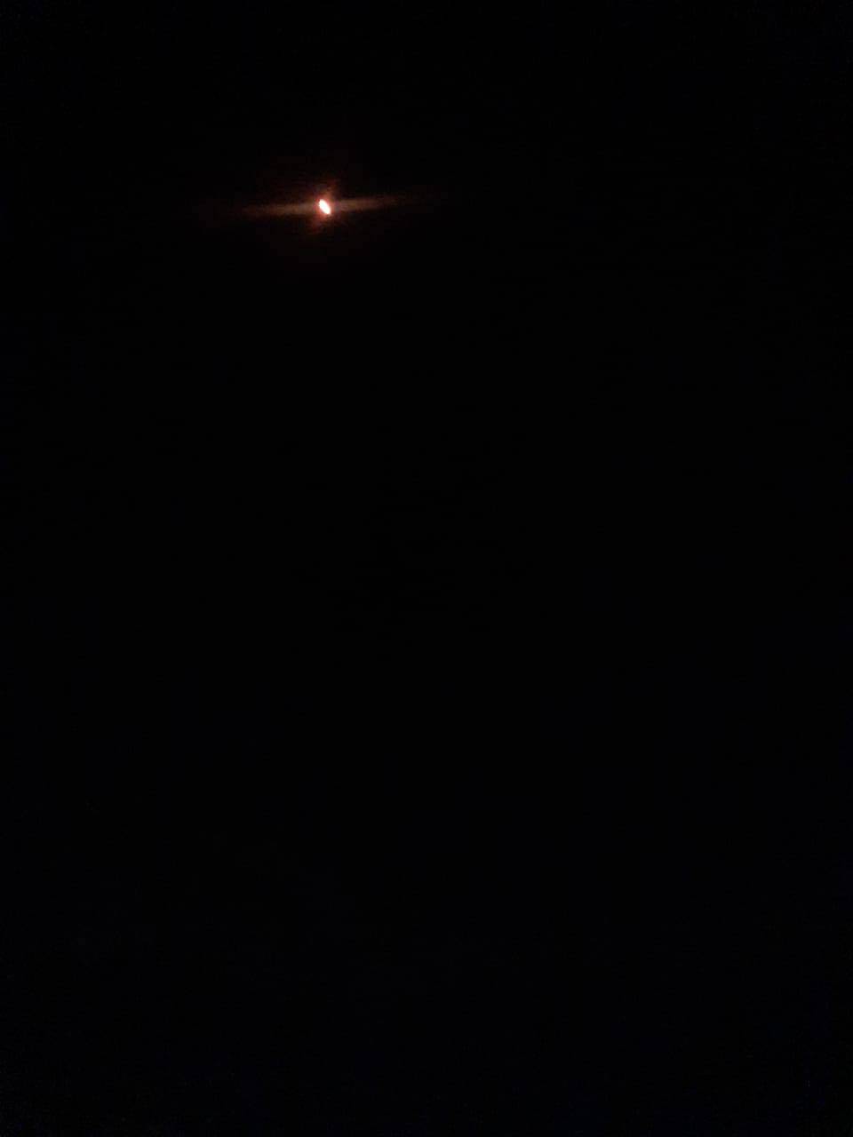Projectiles et explosions vus dans le ciel du Akkar, vraisemblablement des missiles tirés vers la Syrie