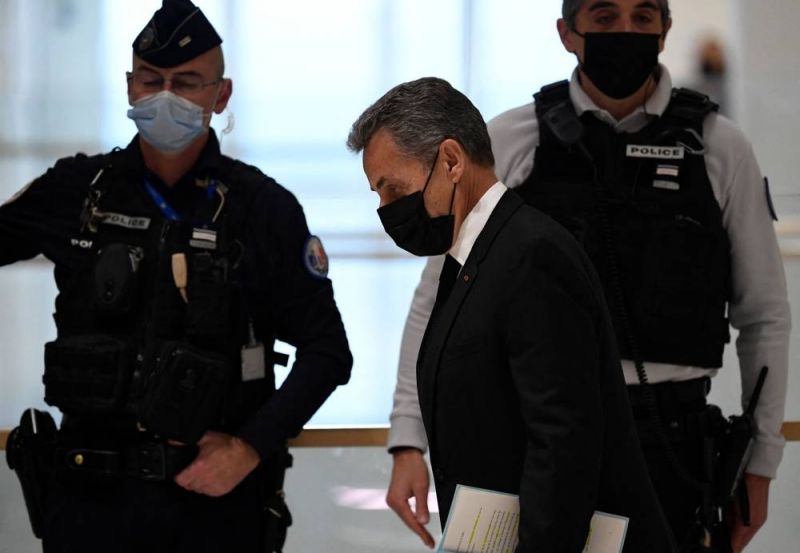 L'ex-président Sarkozy, obligé de témoigner dans procès, reste muet
