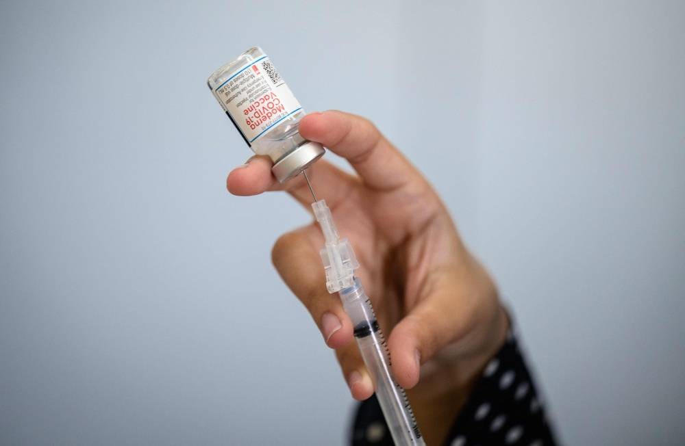 Les autorités sanitaires françaises déconseillent le Moderna pour les moins de 30 ans