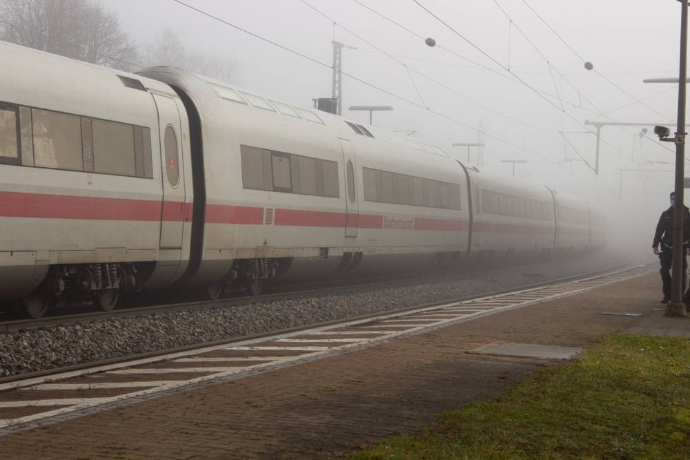 Trois blessés graves lors d'une attaque au couteau dans un train