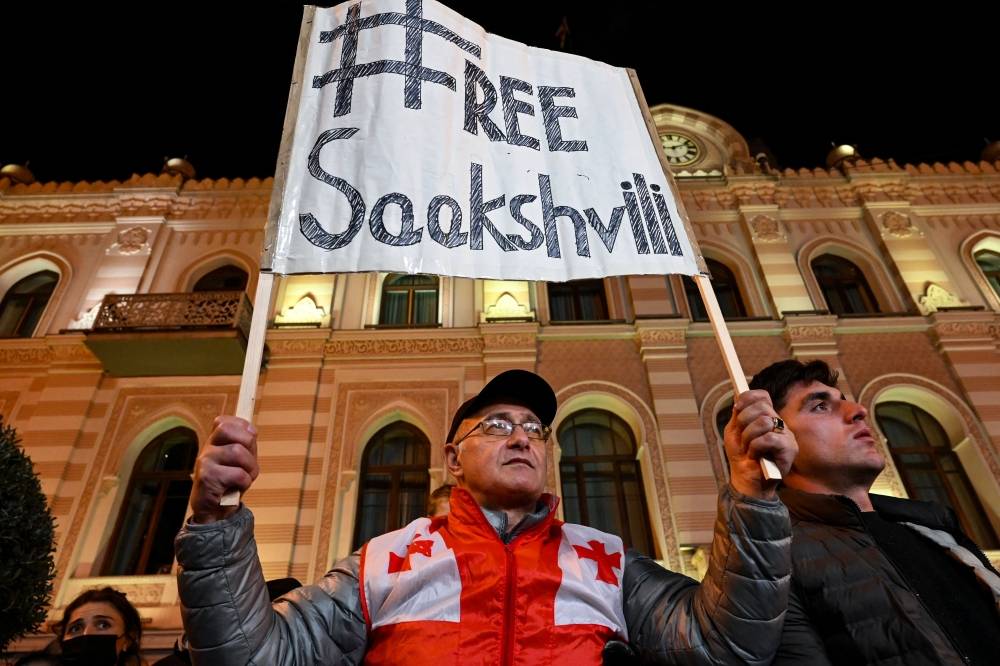 L'ex-président Saakachvili dit être maltraité en prison, craint pour sa vie L'ex-président Saakachvili dit être maltraité en prison, craint pour sa vie