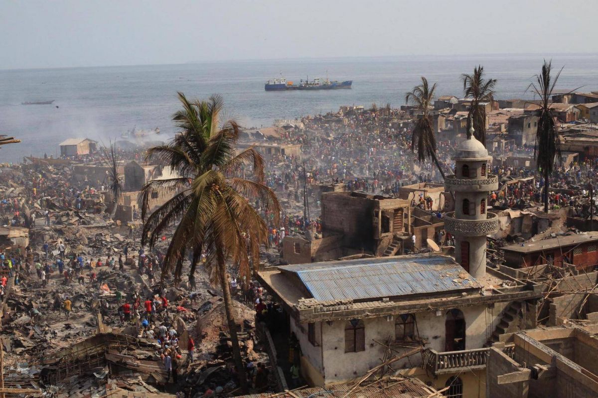 Sierra Leone : 98 morts dans l'explosion d'un camion-citerne à Freetown Sierra Leone : 98 morts dans l'explosion d'un camion-citerne à Freetown