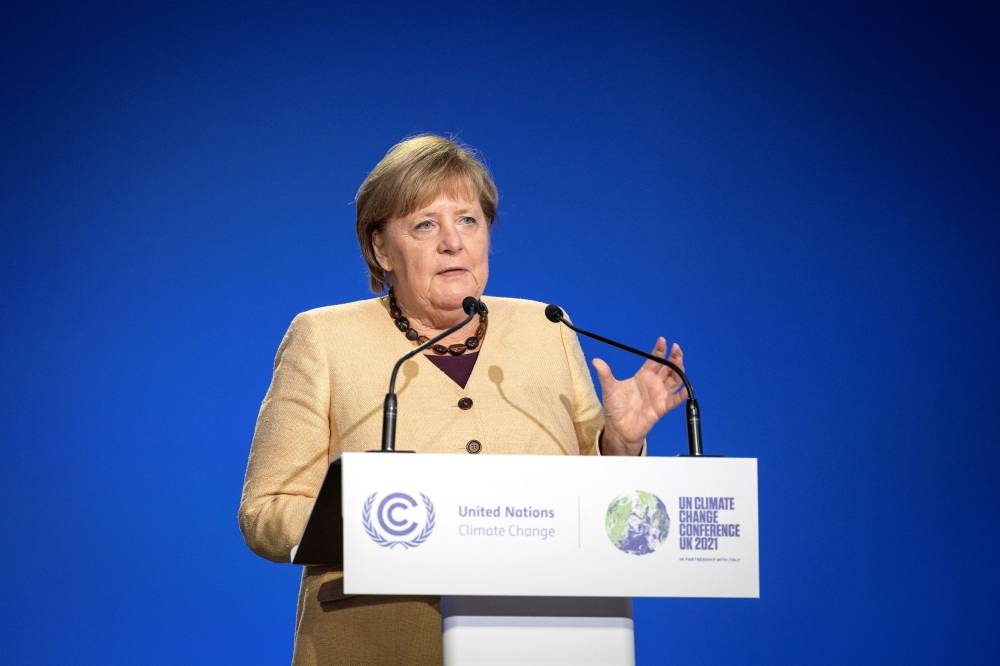 Macron va décorer Merkel pour sa visite d'adieu comme chancelière