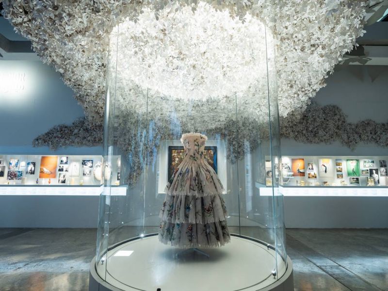 Cinquième escale pour « Christian Dior, couturier des rêves » au Qatar Cinquième escale pour « Christian Dior, couturier des rêves » au Qatar