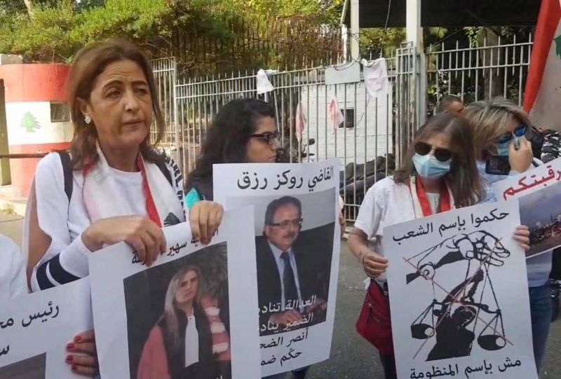 Sit-in de militantes pour appeler la Cour de cassation à rejeter les recours entravant l'enquête