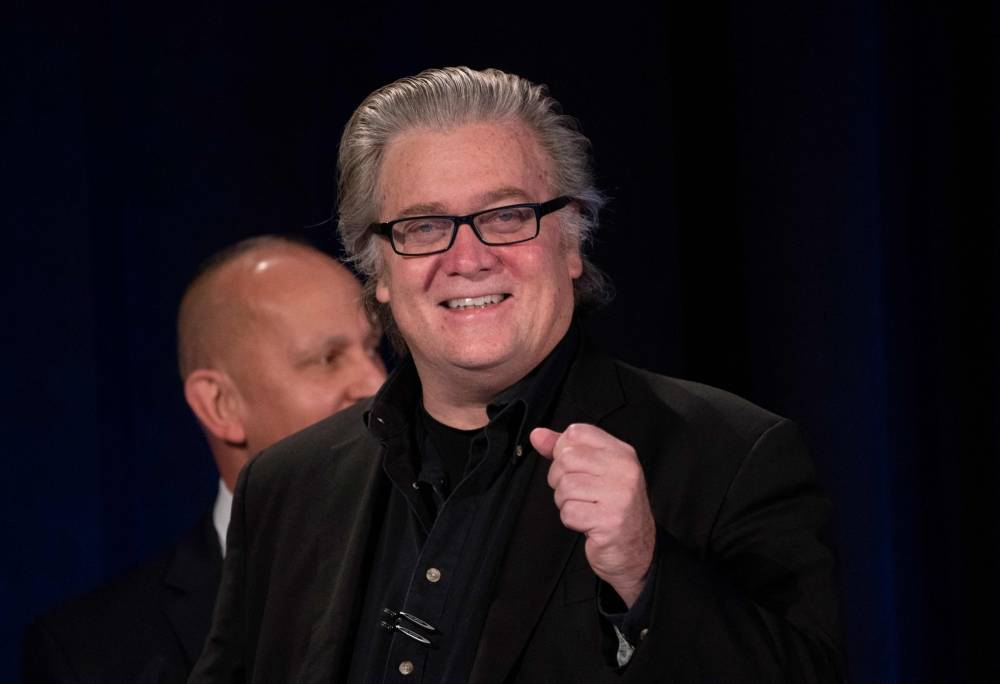 Steve Bannon, proche de Trump, inculpé pour avoir refusé de témoigner Steve Bannon, proche de Trump, inculpé pour avoir refusé de témoigner