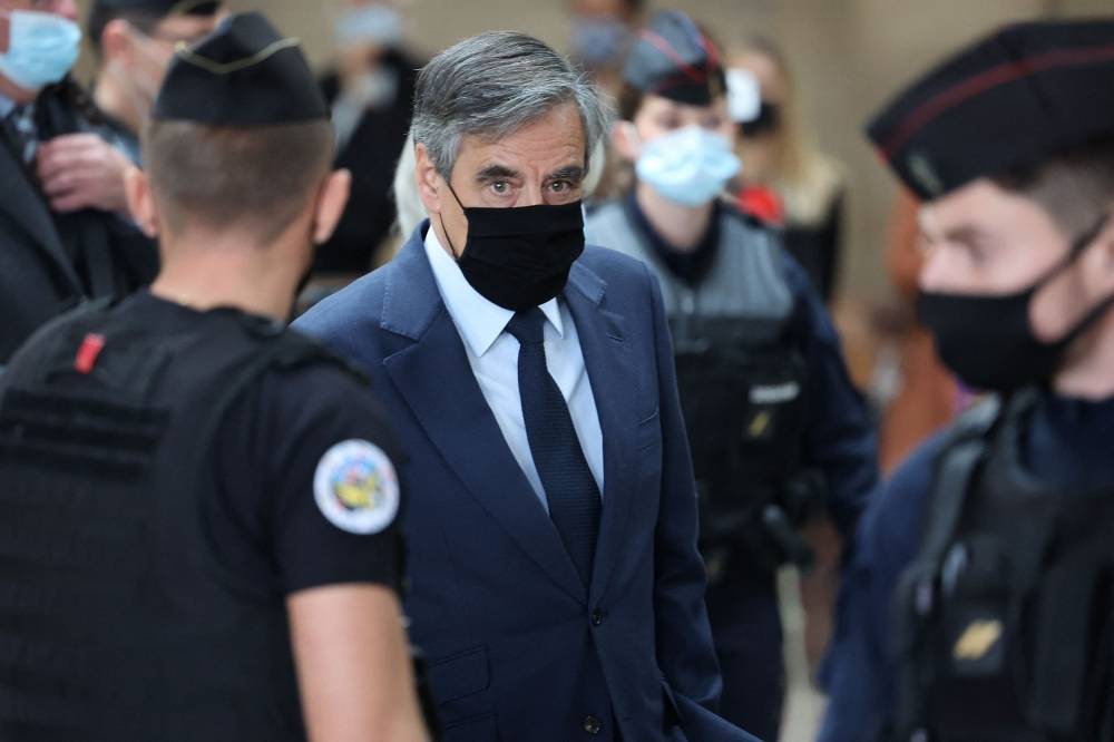 Le procès en appel de l'ex-Premier ministre français Fillon s'est ouvert à Paris