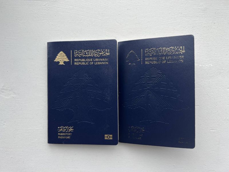 Les demandes de passeports d'une durée de 5 ans suspendues pour des 