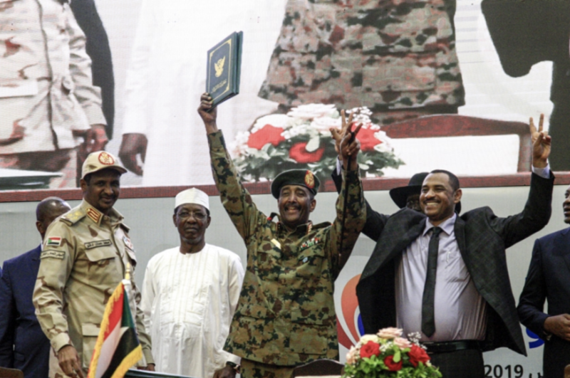 L’influence de Riyad et d’Abou Dhabi à Khartoum confortée par le coup d’État au Soudan
