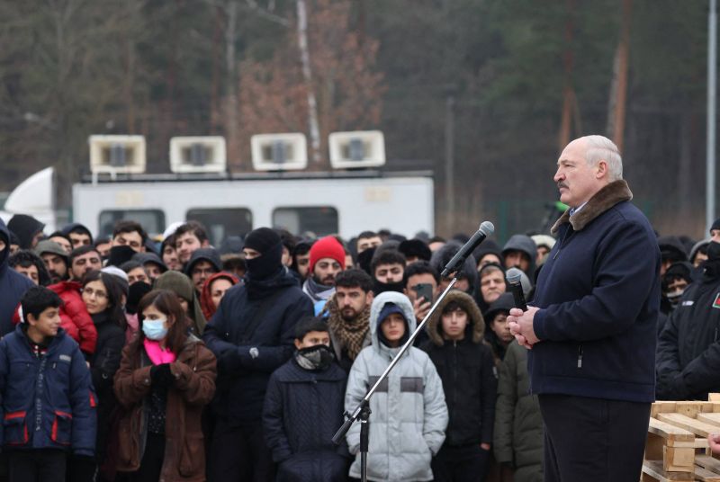 Loukachenko promet aux migrants qu’il ne les retiendra pas