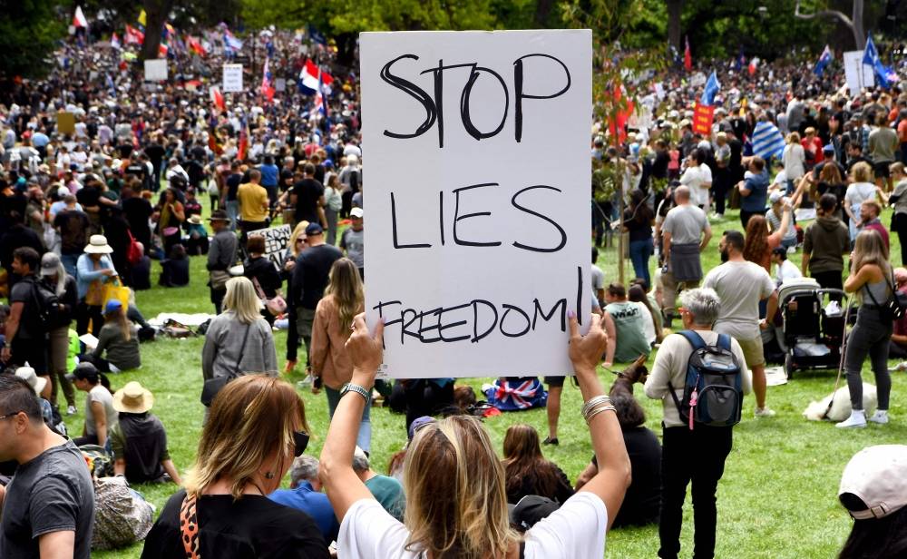 Manifestations contre les mesures anti-Covid, violences aux Pays-Bas et aux Antilles