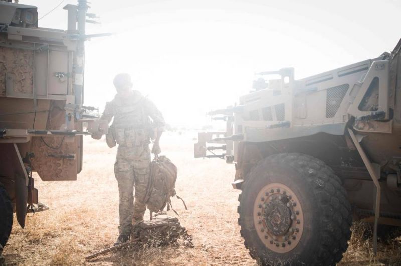 Deux morts dans de nouveaux heurts sur la route du convoi français au Sahel, selon un bilan officiel