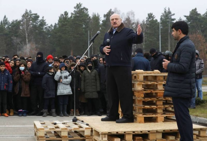 Loukachenko dans un centre d'accueil de migrants à la frontière polonaise