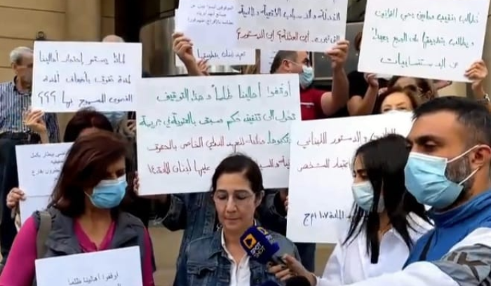 Sit-in devant le barreau de Beyrouth des parents des fonctionnaires détenus