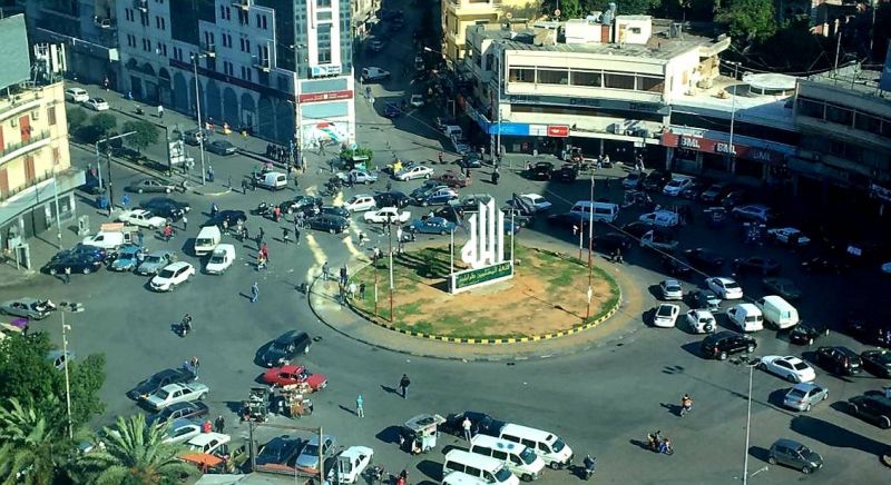 Routes bloquées à Tripoli pour protester contre la dépréciation de la livre