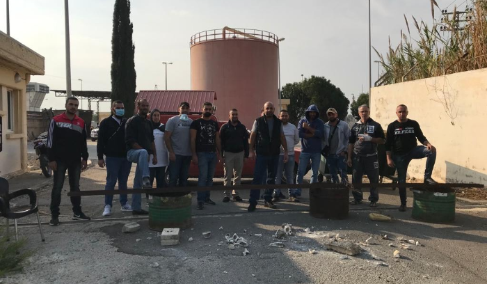 Power plant workers in Sur protest working conditions, block access to plant