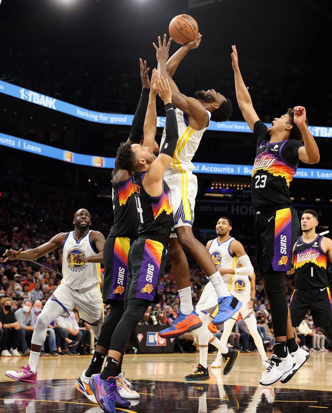 Dans le duel au sommet de la NBA, Phoenix s’impose face aux Warriors