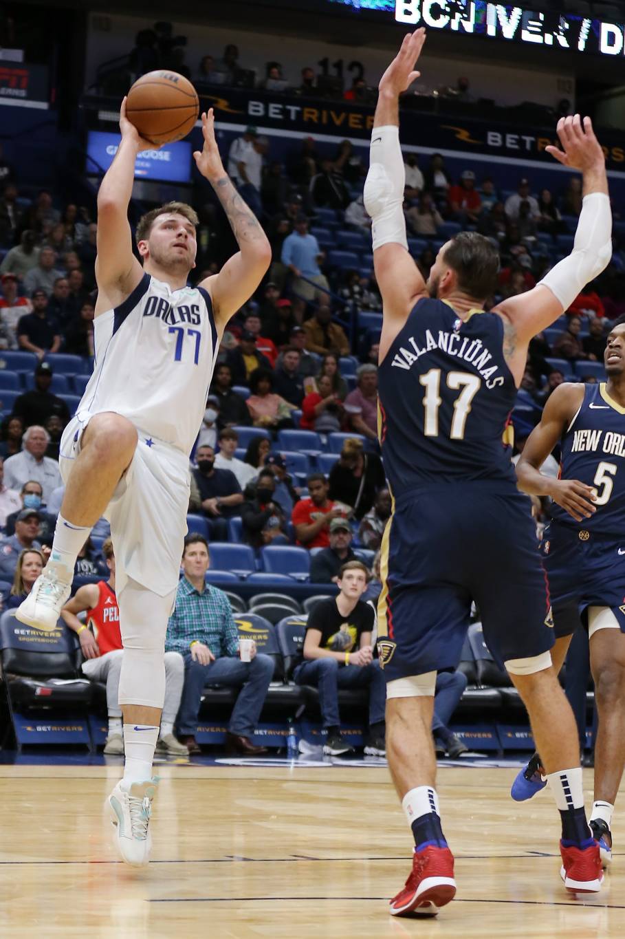 Antetokounmpo et Doncic font encore des étincelles
