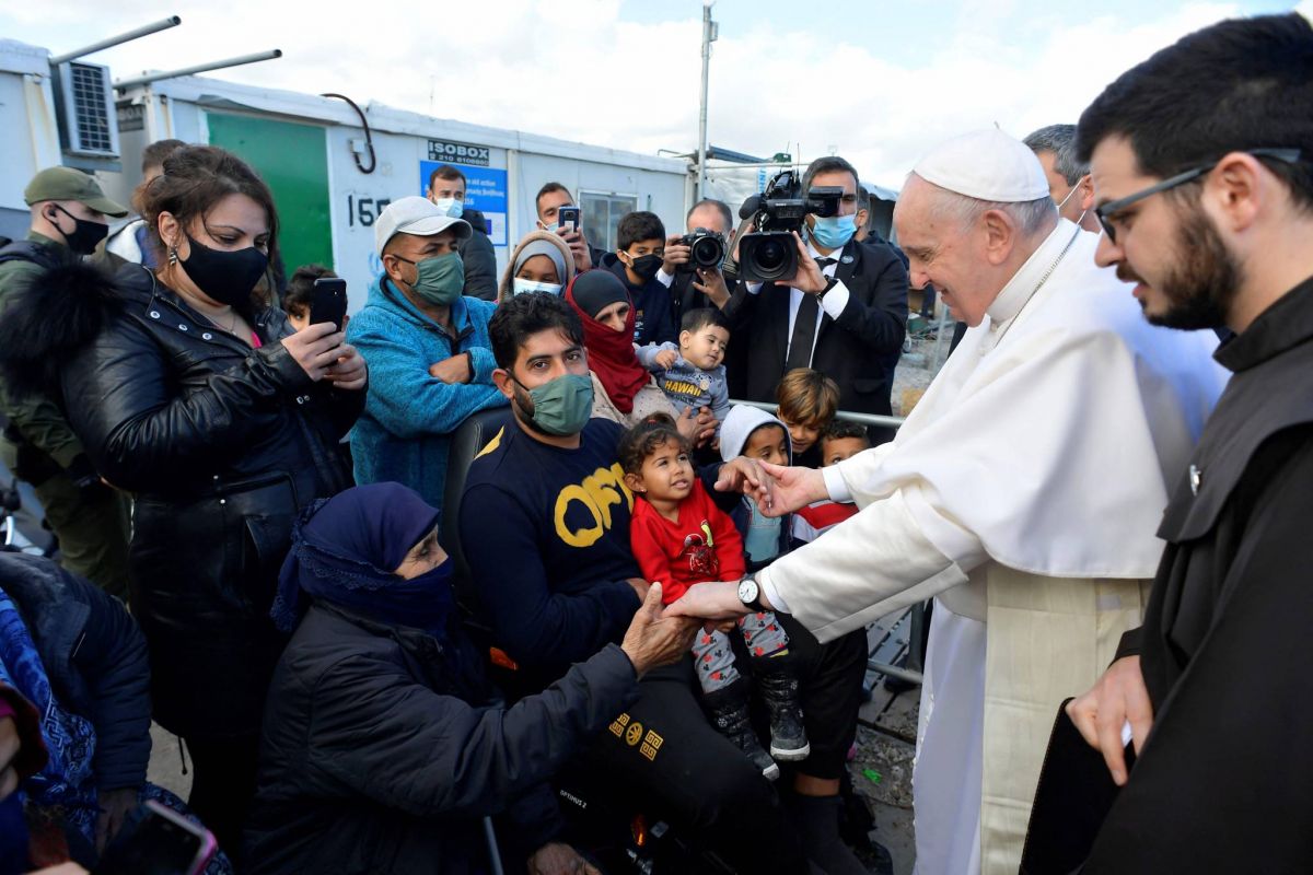 Depuis Lesbos, le pape François appelle à mettre fin à un « naufrage de civilisation »