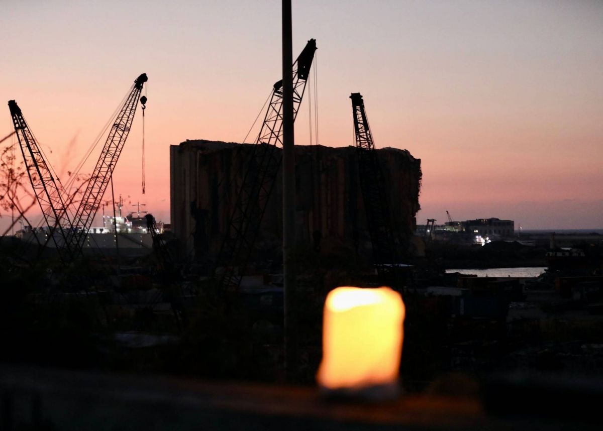 Des familles des victimes rassemblées devant le port 16 mois après le drame