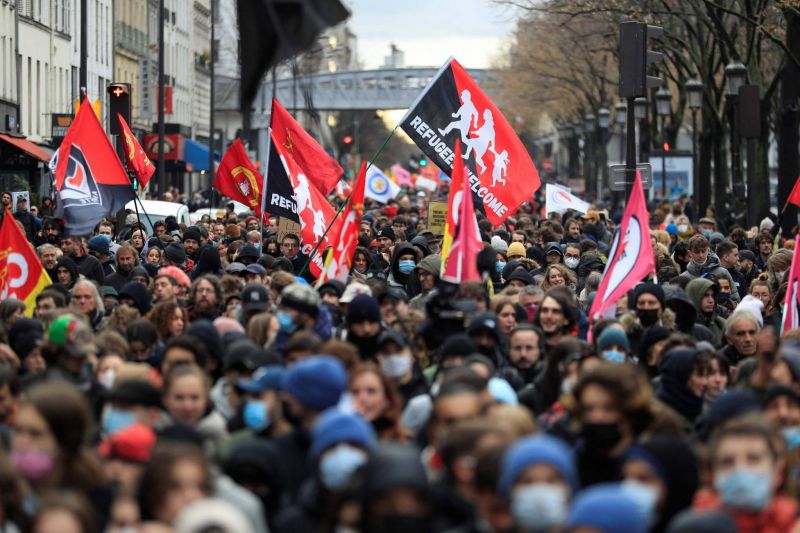 Des centaines de manifestants contre le candidat d'extrême droite Zemmour à Paris