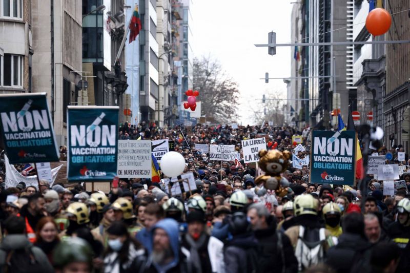 Des milliers de manifestants à Bruxelles contre les mesures anti-Covid