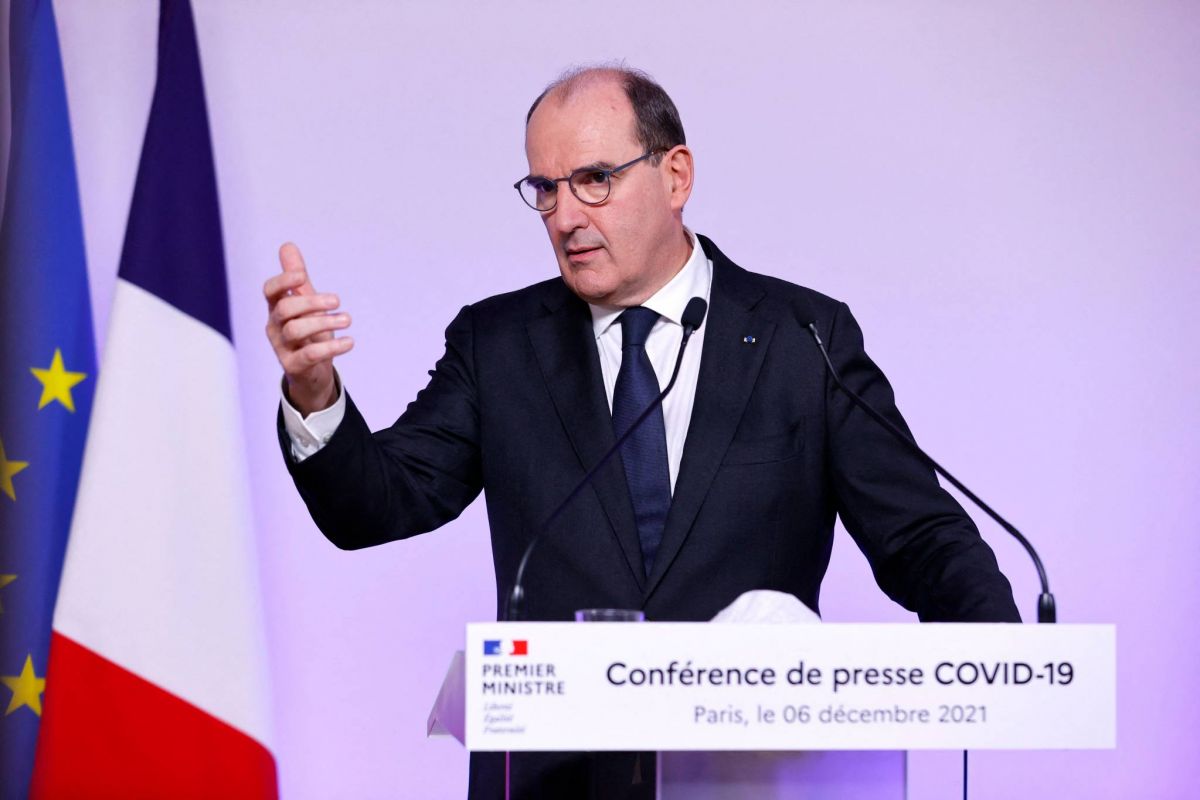 La France renforce le protocole sanitaire dans les écoles et ferme ses discothèques