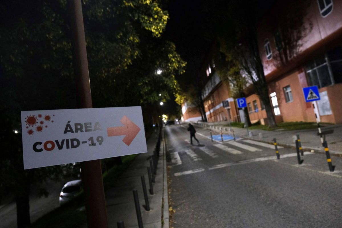 Le variant Omicron risque de devenir majoritaire en Europe, l'Allemagne décide de restrictions drastiques